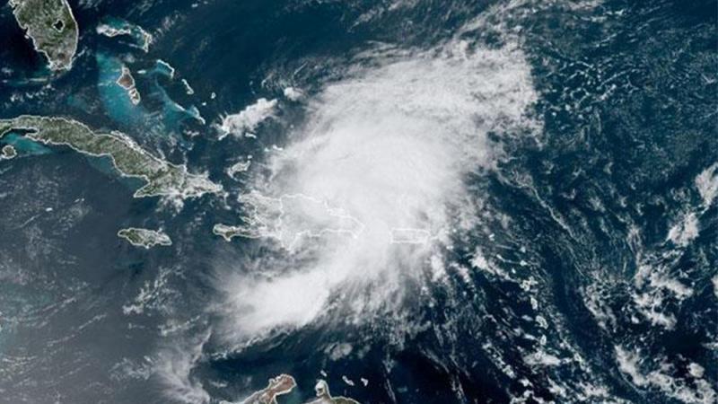 Huracán Isaías azota Puerto Rico y República Dominicana