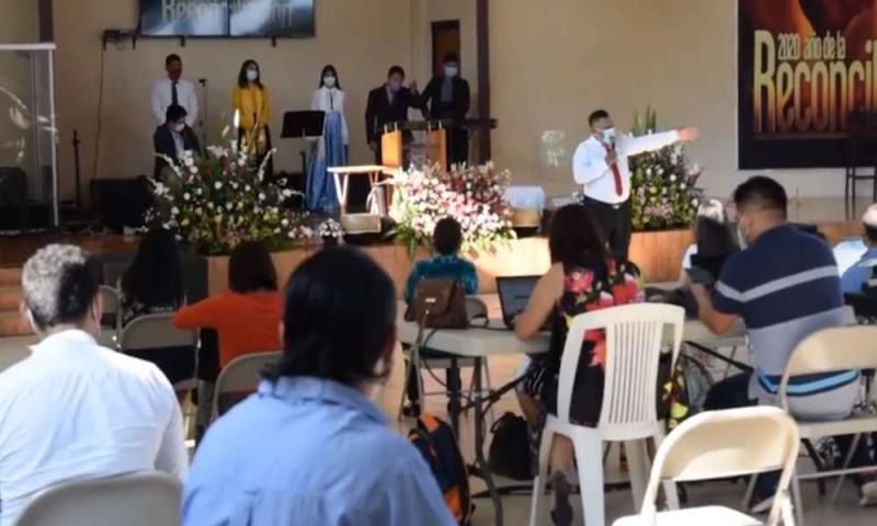 México: iglesias reanudan servicio con aforo y estrictas medidas
