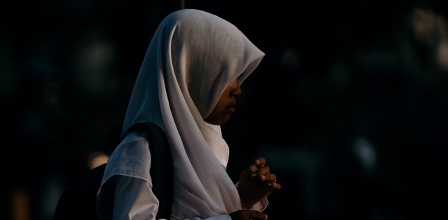 El código de vestimenta obligatorio viola la libertad religiosa de mujeres y niñas en Indonesia 
