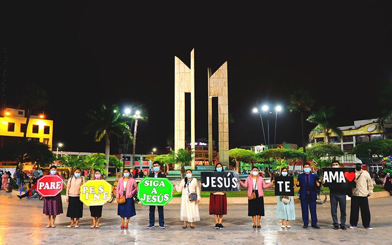 Perú: Universitarios cristianos evangelizan en las calles
