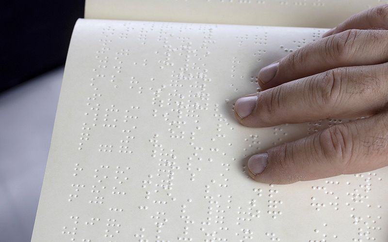 Brasil: donarán más de 2000 Biblias en braille a personas ciegas