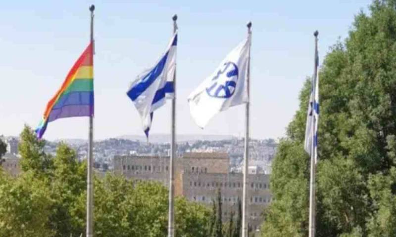 Cancillería de Israel levanta por primera vez bandera LGBT en su sede