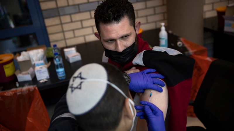 Israel adquirió un exceso de vacunas para compartirlas con palestinos y otros países