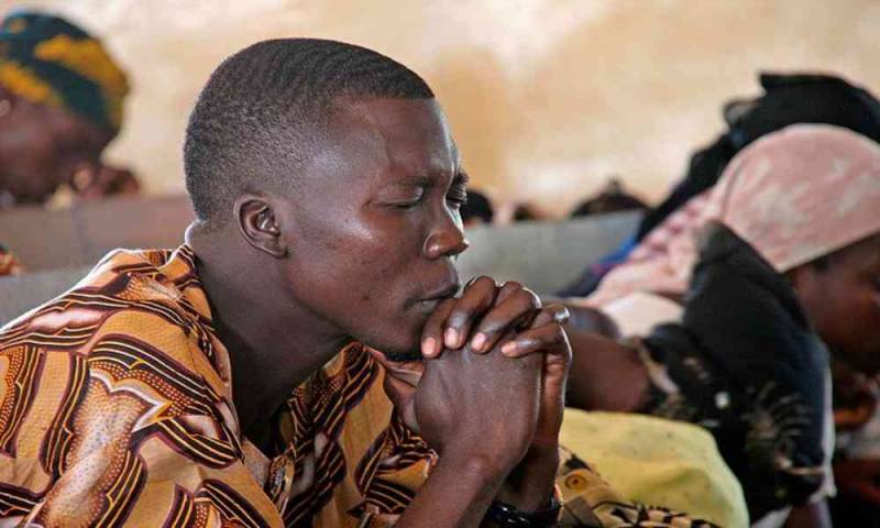 Presuntos atacantes fulani secuestraron a cuatro personas y dejan un muerto en un culto bautista