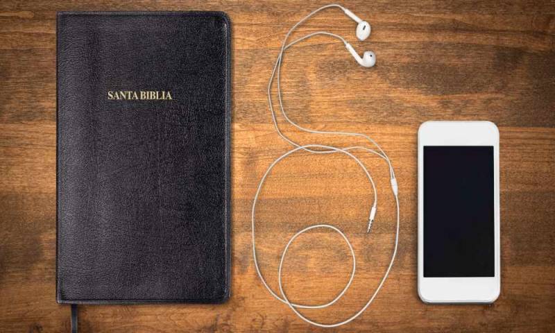 China: cristianos enviados a prisión por vender Biblia en audio